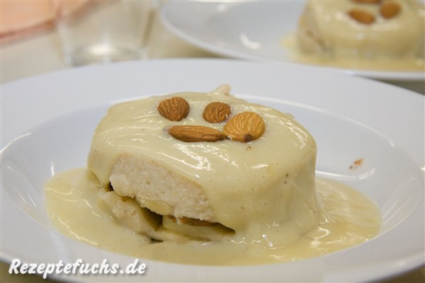 Apfel-Bananen-Grieß-Törtchen mit Vanillesoße