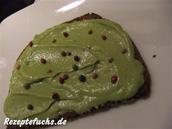 Avocadocreme mit buntem Pfeffer