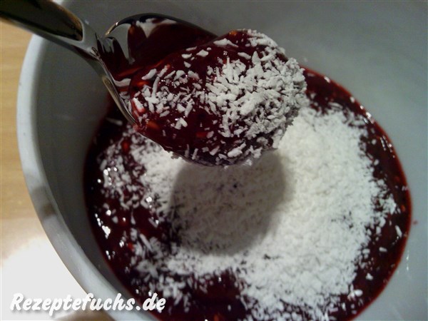 Beeren-Blitzeis mit Kokos-Topping