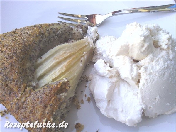 Birnenkuchen mit Reissahne