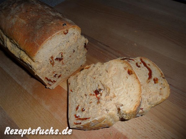 Brot mit getrockneten Tomaten