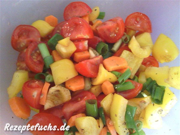 Bunter Salat mit Salatsoße Classic