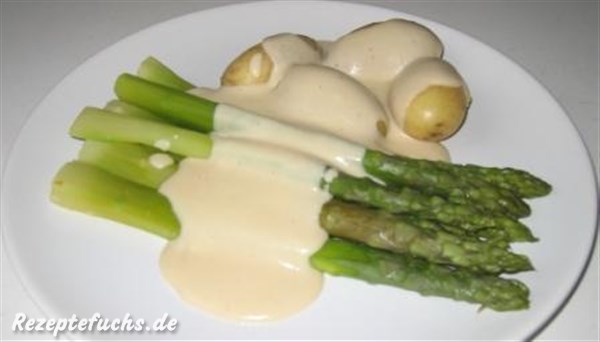 Grüner Spargel mit Frühkartoffeln und Sauce Hollandaise