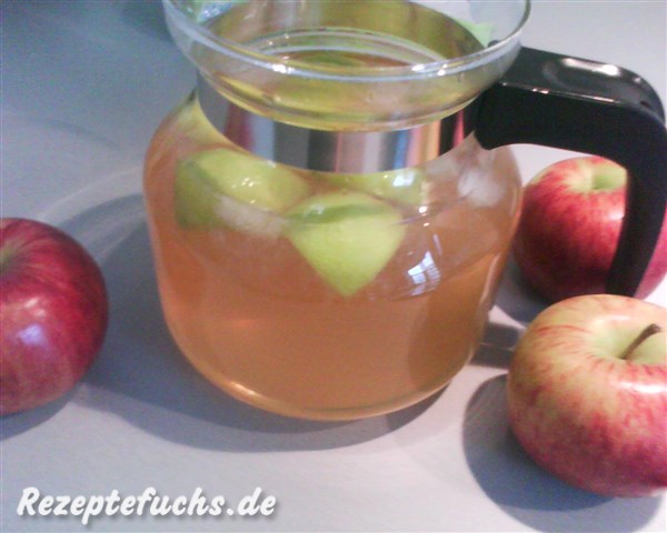 Grüner Tee mit Apfelsaft