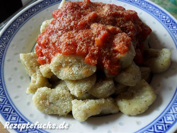 Kartoffelgnocchi mit Tomatensauce