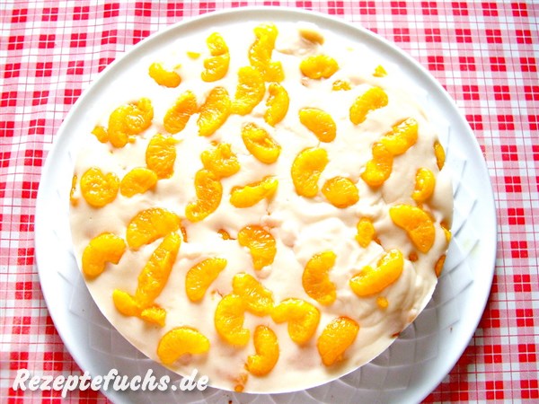 Mandarinen-Sahne-Torte ganz