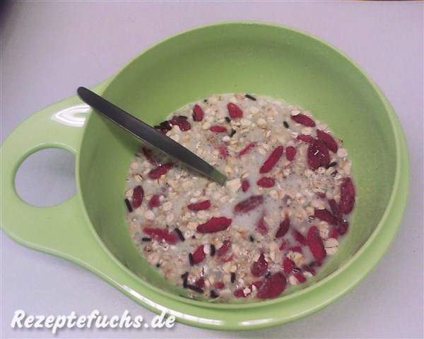 Müsli mit Gojibeeren