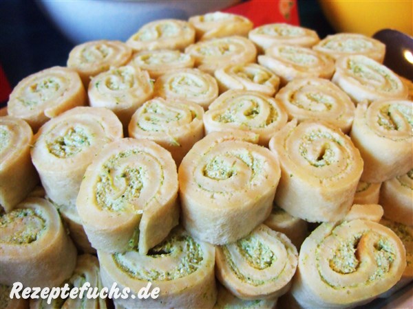 Pfannkuchenröllchen mit Brokkoli-Lauch-Tofucreme