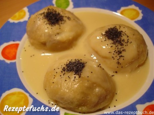 Pflaumenknödel mit Vanillesauce