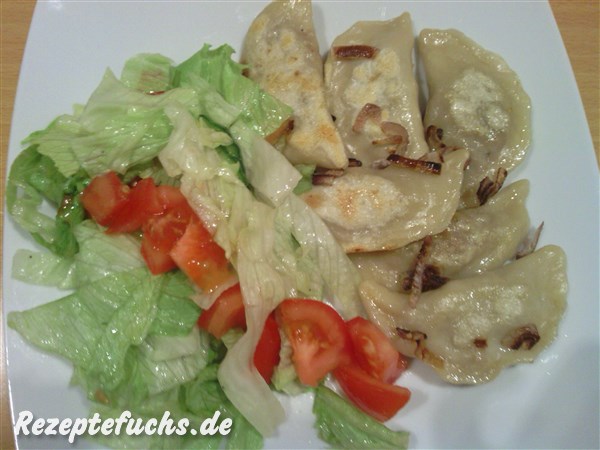 Pierogi mit Salat