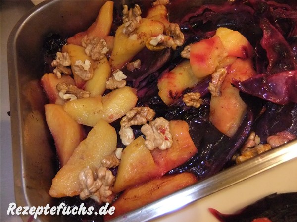 Rotkohl und Quiten aus dem Ofen