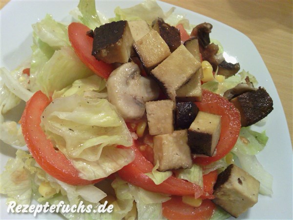 Salat mit Champignons und Räuchertofu