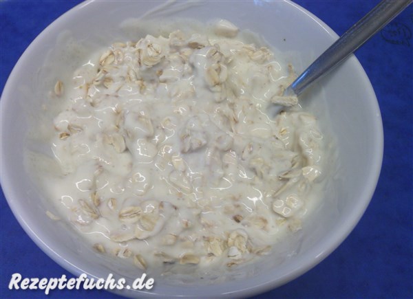 Sojajogurt mit Haferflocken und Vanillezucker