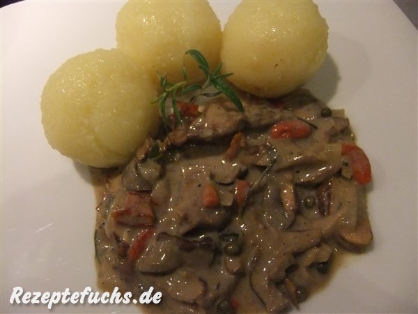 Steinpilzsoße mit Knödeln