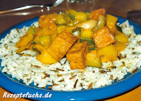 Tofu-Gemüse-Pfanne mit Kokosmilch