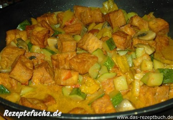 Tofu-Gemüse-Pfanne mit Kokosmilch