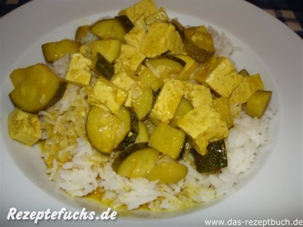 Tofu-Zucchini-Curry mit Reis