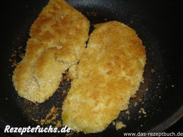 Weizenschnitzel in Pfanne