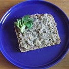 Champignon-Aufstrich auf Vollkornbrot