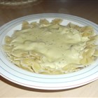 Farfalle in "Käse"-Kräuter-Sauce