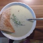 Kohlrabi-Suppe mit Toastbrot