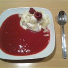 Mandelmousse mit Himbeersoße