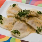 Ravioli mit cremiger Kräutersoße