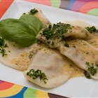 Ravioli mit cremiger Kräutersoße