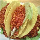 Taco Shells mit Chili und Salat