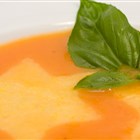 Tomaten-Kartoffel-Suppe mit Polentasternchen