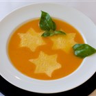 Tomaten-Kartoffel-Suppe mit Polentasternchen