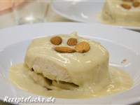 Apfel-Bananen-Grieß-Törtchen mit Vanillesoße