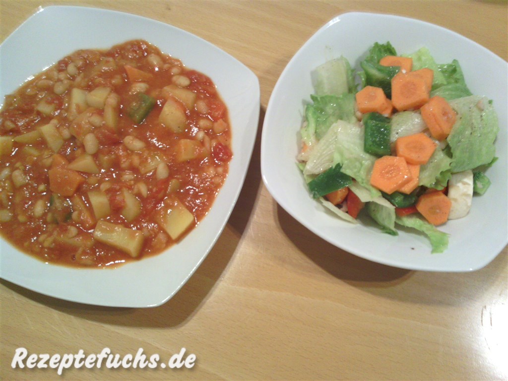 Bohneneintopf mit Salat