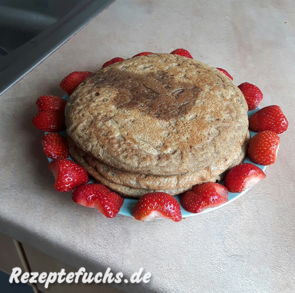 Buchweizenpfannkuchen mit Erdbeeren