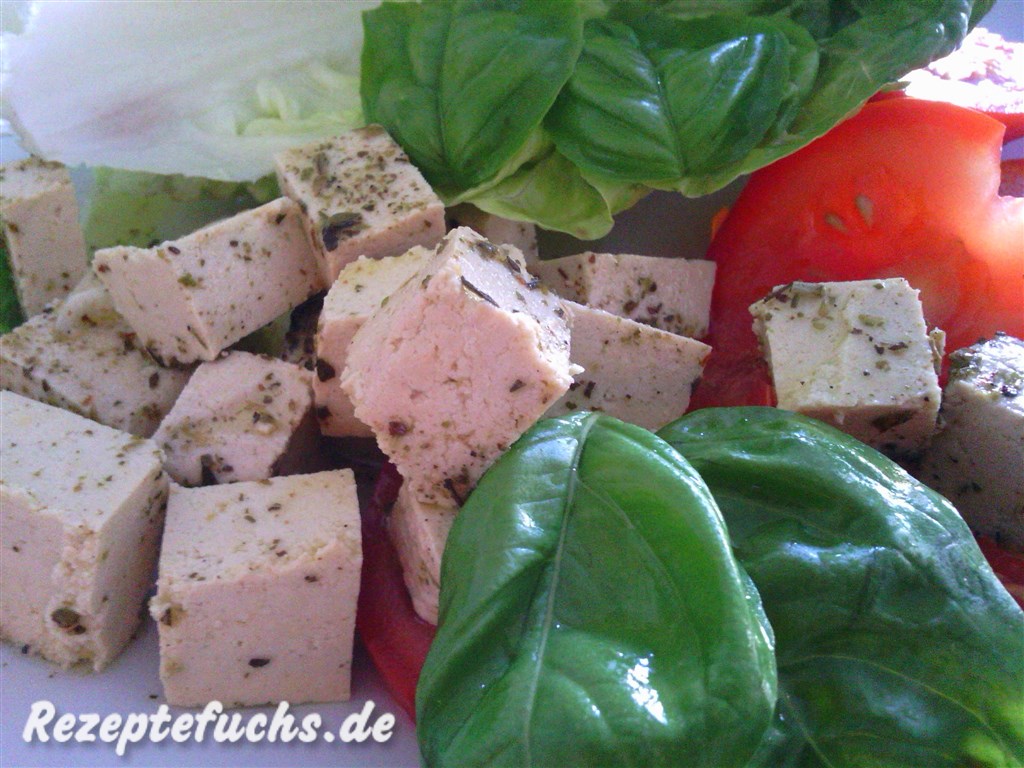 Eingelegter Tofu mit Salat