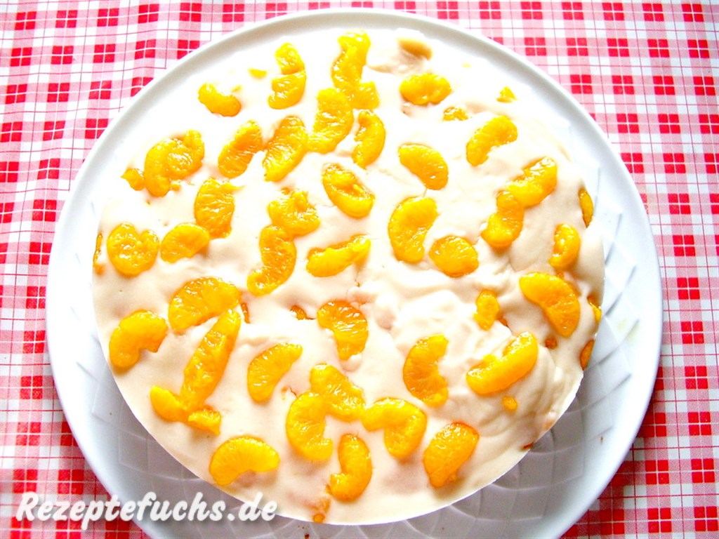 Mandarinen-Sahne-Torte ganz