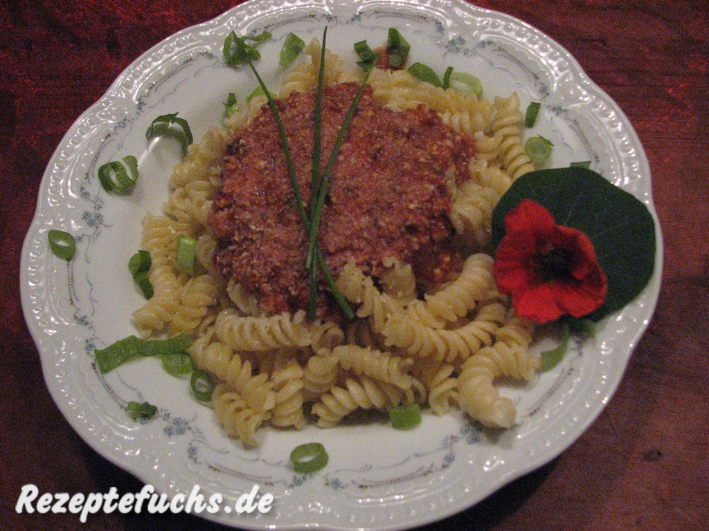 Nudeln mit veganer Bolognese-Sauce