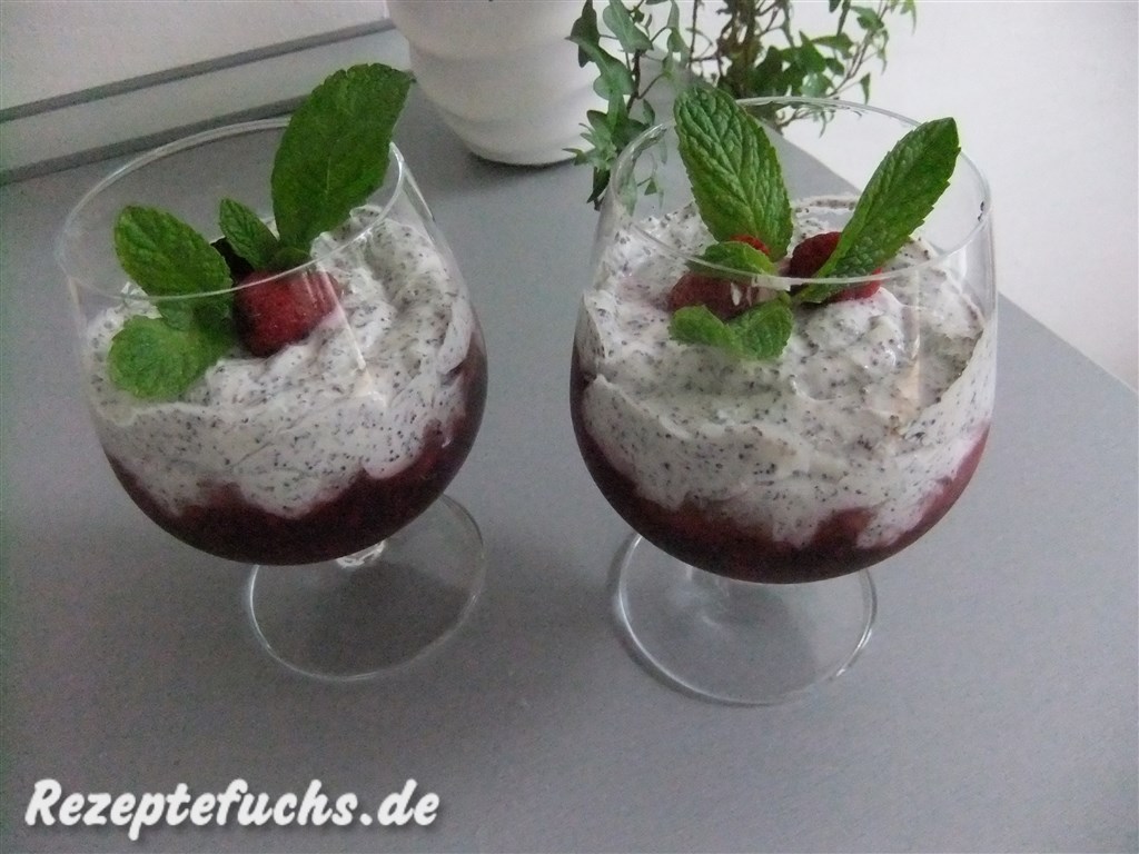 Punschbeeren mit Mohncreme