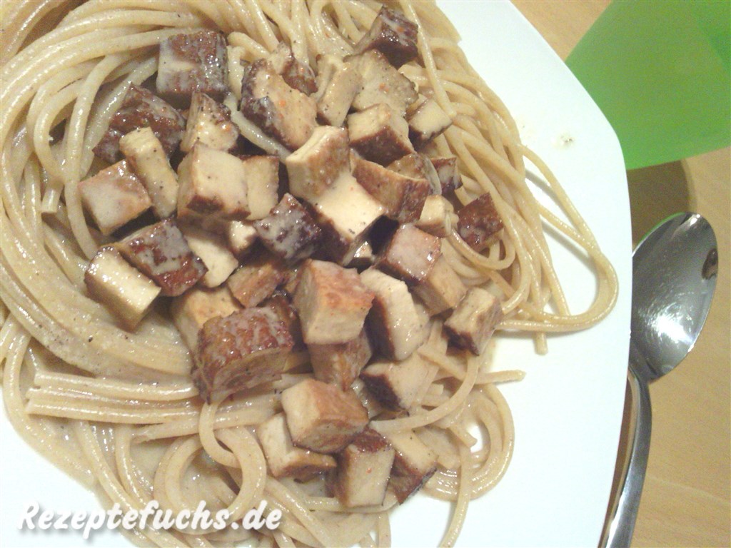 Räuchertofu-Soße zu Spagetti