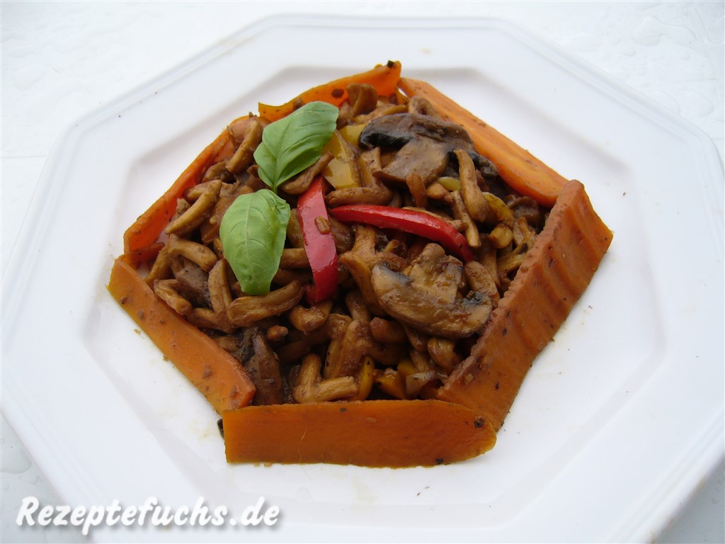 Spätzle mit Champigons und frischem Gemüse