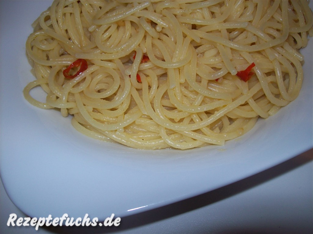 Spaghetti mit Knoblauch und Chilischoten