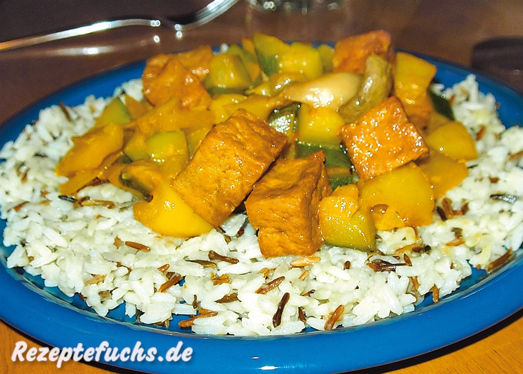 Tofu-Gemüse-Pfanne mit Kokosmilch