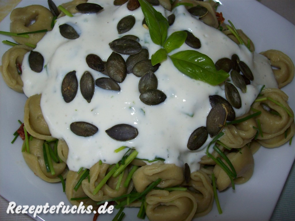 Tortellini-Salat mit Joghurtsoße