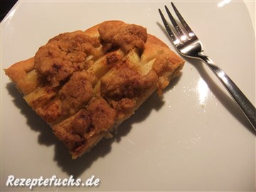 Apfelkuchen vom Blech mit Streuseln