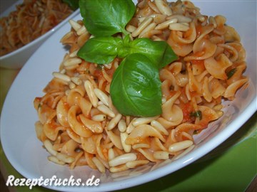 Bandnudeln mit Pinienkernsauce