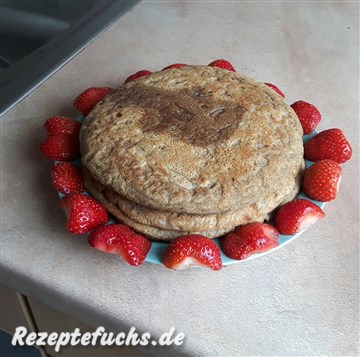 Buchweizenpfannkuchen mit Erdbeeren