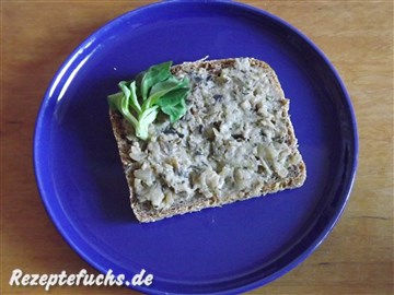 Champignon-Aufstrich auf Vollkornbrot