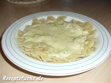 Farfalle in "Käse"-Kräuter-Sauce