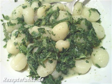 Gnocchi mit Spinat-Käse-Soße