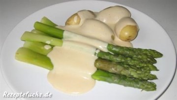 Grüner Spargel mit Frühkartoffeln und Sauce Hollandaise